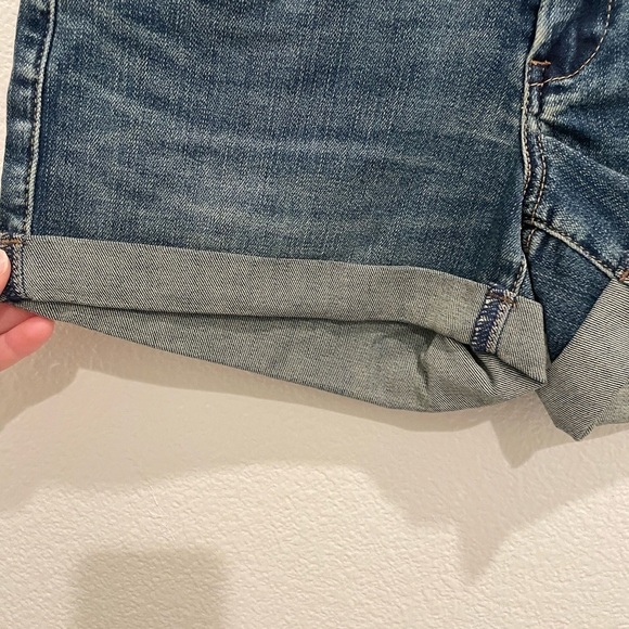 NWT BLANK NYC The Fulton Roll Up Denim Shorts Size 25 - Picture 2 of 6